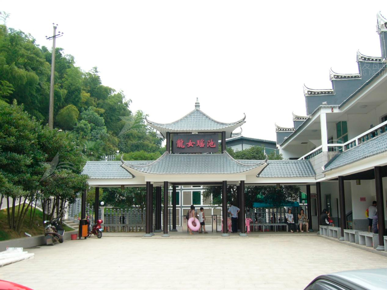贛州屋頂材料合成樹脂瓦和不銹鋼瓦哪個好？選擇很重要！
