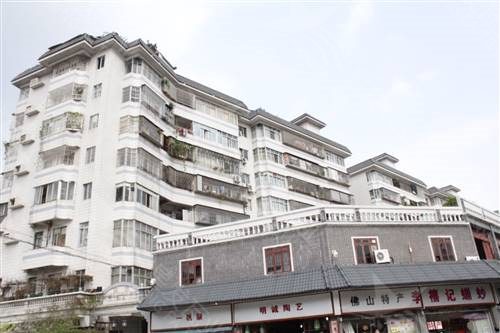 贛州樹脂仿古門頭隔熱瓦 高質(zhì)量耐用壽命長塑料防腐瓦四合院別墅用 asa樹脂梯形瓦批發(fā)價(jià)格